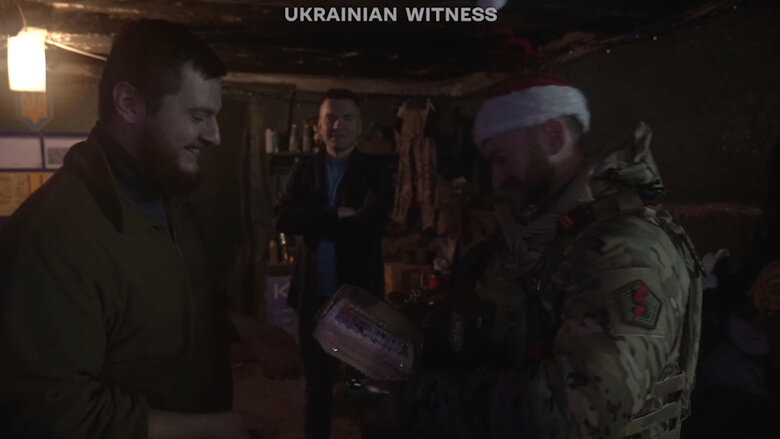 Christmas tree in a dugout, shots, salads and wishes to occupants: New Year’s Eve on frontline 04