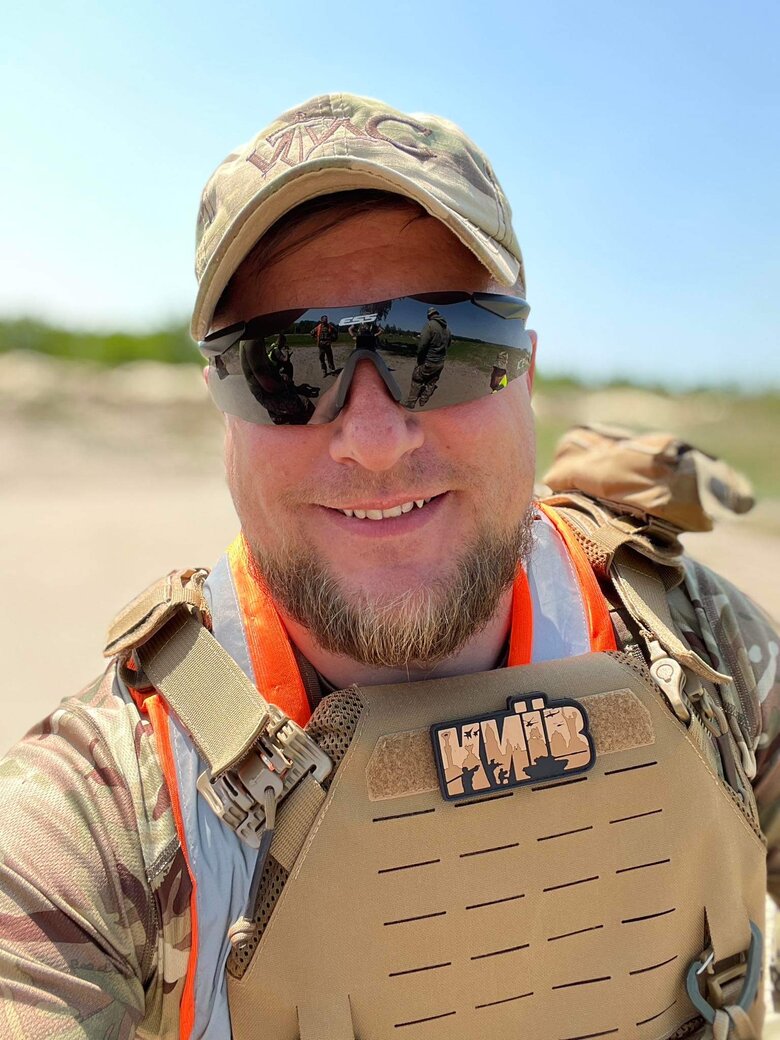 Олександр Погребиський: Барабани та овочерізки в укриття - це взагалі трешак! Але за таке треба дякувати Офісу президента 06