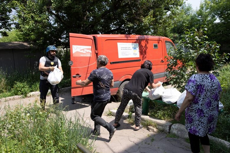 Фонд Добра и Любви продолжает эвакуацию людей и помогает преодолеть гуманитарную катастрофу в Лисичанске 15