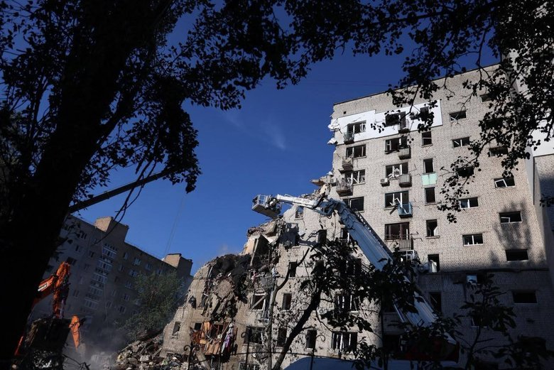Over 20 buildings damaged and 11 killed in Kyiv following an overnight strike by the Russian Federation