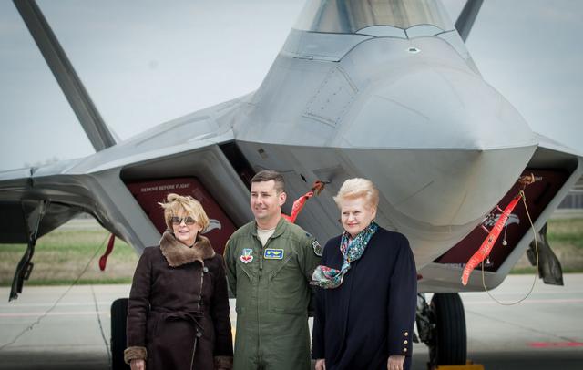 самолет истребители f-22