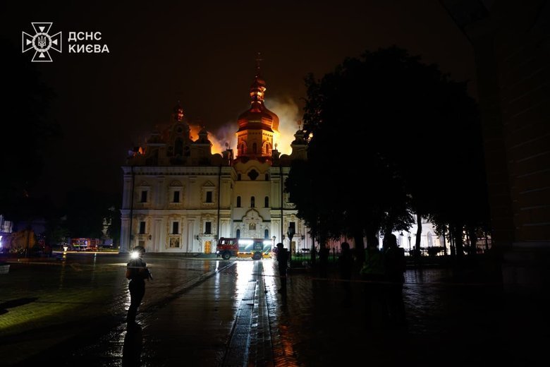 Київ: пожежі в Києво-Печерська лавра та