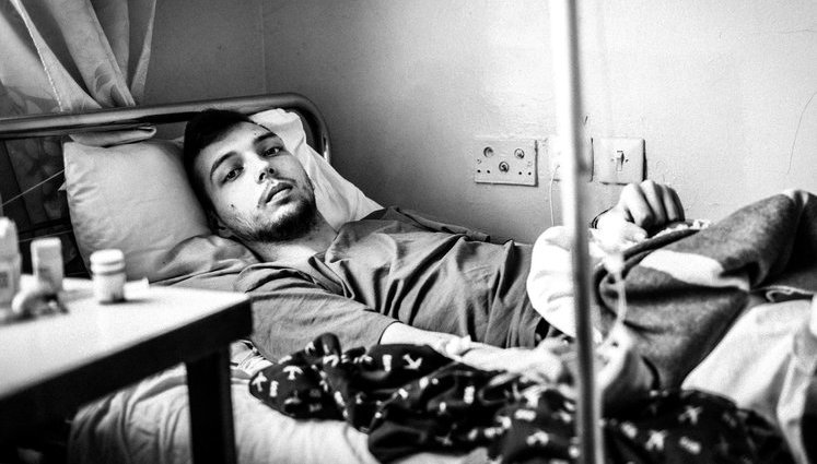 "В 20 лет не хочется сесть в инвалидное кресло, но ведь мы живем в XXI веке, а ты даже не можешь поехать отдохнуть летом - не дойдешь до поезда"