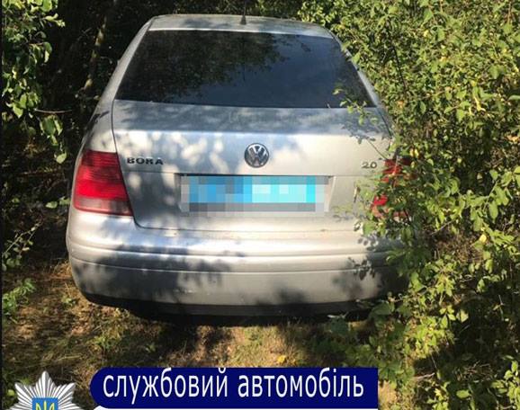 Чотирьох місцевих жителів, які, погрожуючи гранатою, відібрали службовий автомобіль у поліцейських, затримали на Одещині 01 Чотирьох місцевих жителів, які, погрожуючи гранатою, відібрали службовий автомобіль у поліцейських, затримали на Одещині 01