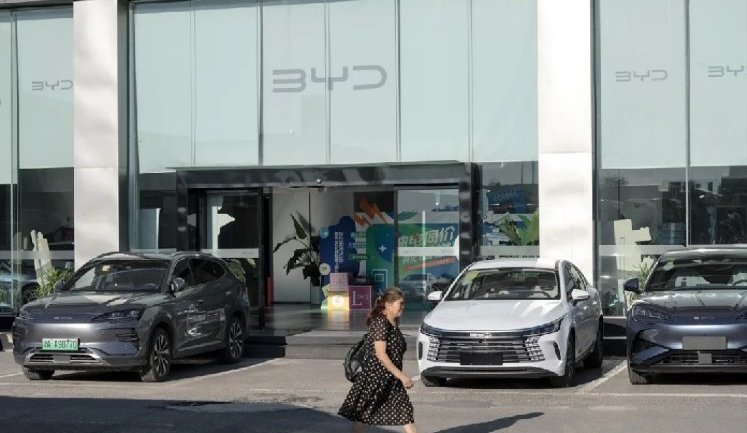 Продажі китайських авто BYD у лютому впали на 41%: яка причина?
