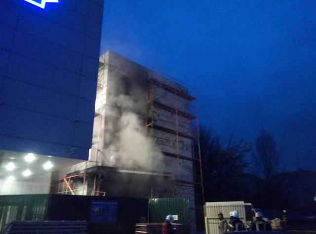 Пожар возле ТЦ Агромат в Киеве ликвидирован, - ГСЧС 03 Пожар возле ТЦ Агромат в Киеве ликвидирован, - ГСЧС 03