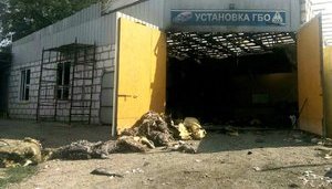 Три человека получили травмы в результате взрыва газовой смеси на СТО в Мелитополе, - ГСЧС. ФОТОрепортаж