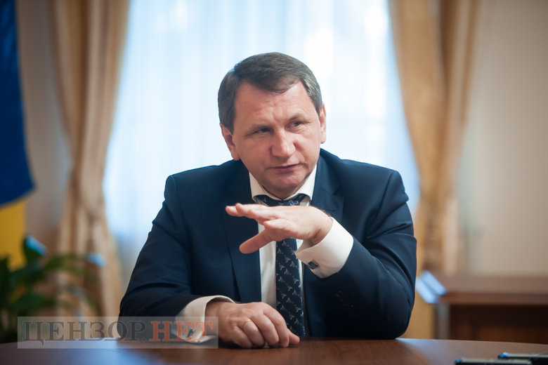 Суддя Верховного Суду Олег Ткачук: Самим суддям суди не подобаються. 4 мільйони справ на рік. Як за місяць відписати 200 судових рішень? 04