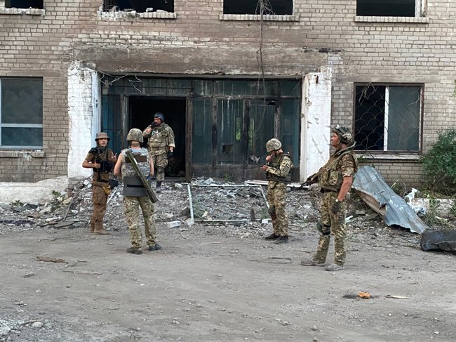 Ми не бинтували якогось бійця, не катали його на вертольоті… Ми показали все так, як було на війні: продюсер фільму Евакуація Наталія Хазан 02