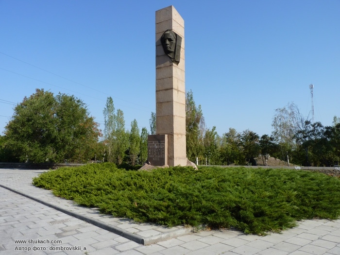 В Николаеве взорвали обелиск Родина-мать 10