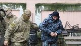 Захоплених українських моряків вивозять із Криму до Москви