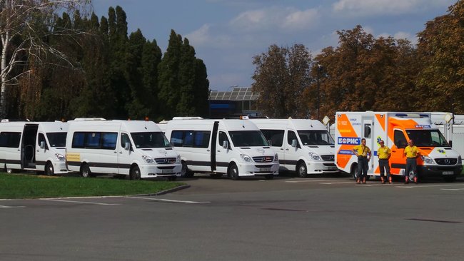 Родичі, журналісти, Зеленський, Баканов, Аваков у Борисполі чекають літака з українцями 07