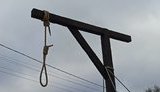 "Тупицький, вали в Ростов!" - активісти провели акцію із шибеницею під будинком глави КС Тупицького. ВІДЕО+ФОТОрепортаж