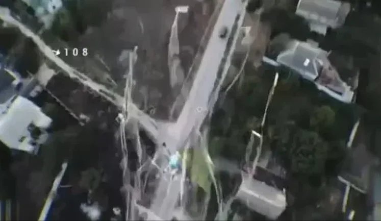 Пилоты подразделения "Посипаки" 39-го ЗРП с помощью сеткомета сбили российский дрон, преследовавший автомобиль. ВИДЕО
