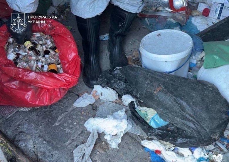 У Києві на складі незаконно зберігали небезпечні медвідходи