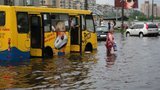 Левый берег Киева затопило: авто глохли прямо в воде. ФОТО