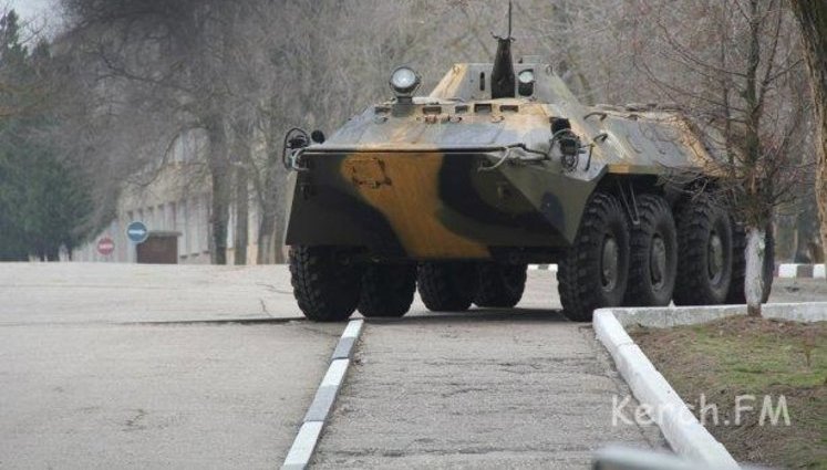 Russian military blocked a Kerch military unit in Crimea. PHOTOS