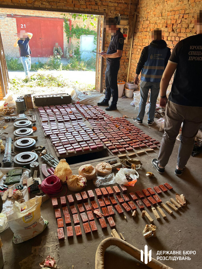 На Кіровоградщині виявлено схрон з вибухівкою та боєприпасами