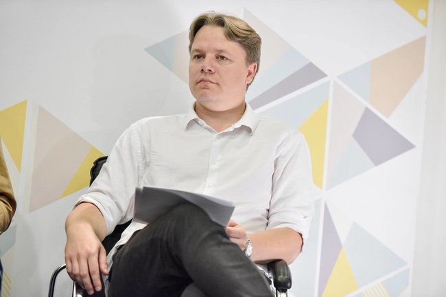 Треба відкривати нові теми й документи. Інакше ольгинські тролі знову писатимуть, що Бандера – фашист, а ми знову розвінчуватимемо цей міф, і так по колу, - директор архіву СБУ Андрій Когут 03
