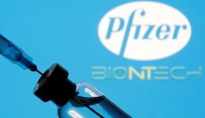 Минздрав разрешил использовать вакцину Pfizer для всех желающих
