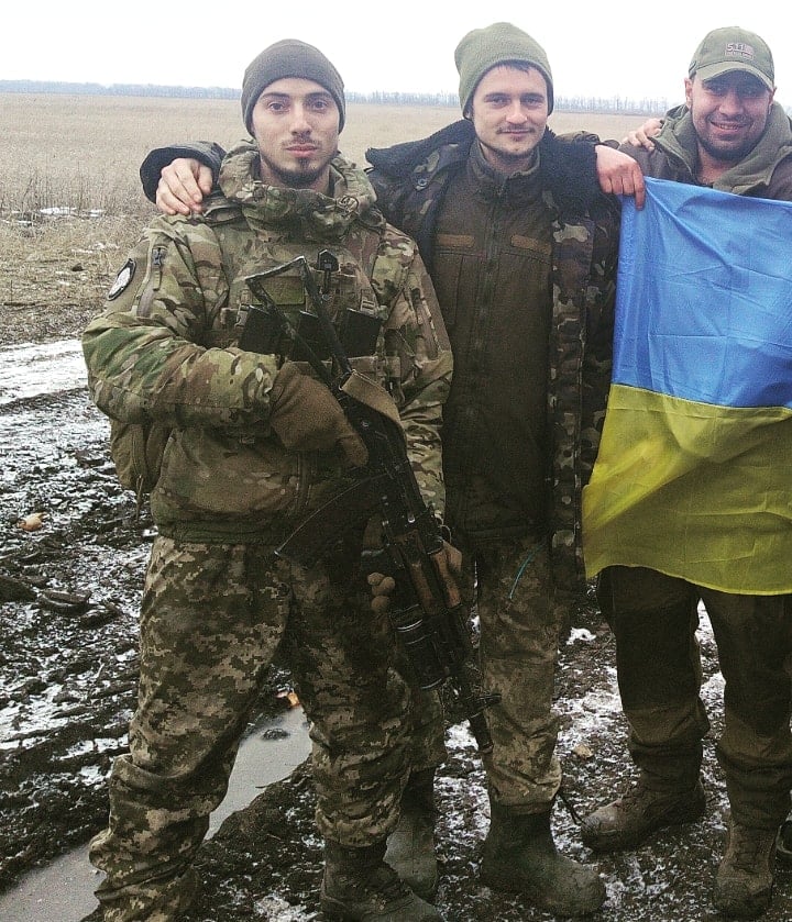 Боєць 72 бригади, видавець Олександр Андрієвський: В Україні читають дуже мало людей, ще менше – купляють книжки. Якась частина - орієнтована на російську контрабанду 05