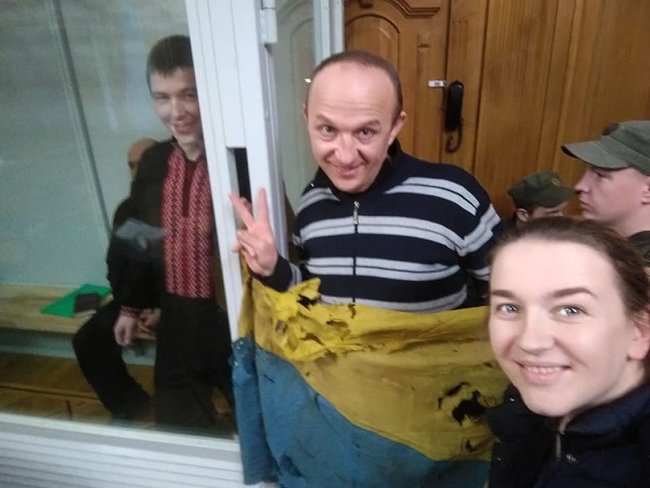Посягання на життя полягало у демонстрації автомата: Верховний Суд звільнив айдарівців, які понад три роки перебували за ґратами 01