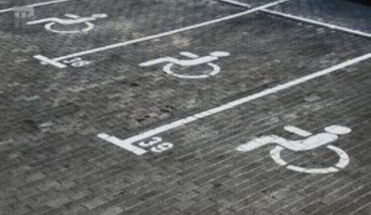 За допомогою фотошопу та коректора підробила інвалідність для відстрочки сина від мобілізації: на Рівненщині оштрафовано жінку