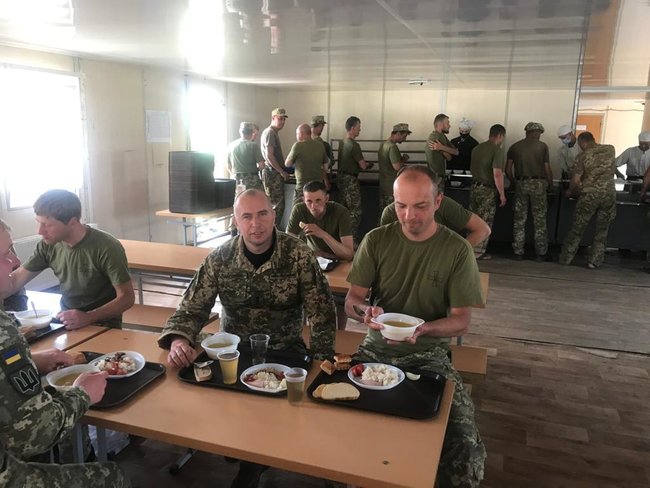 Резервисты опровергают информацию о плохом питании на Гончаровском полигоне: Все организовано очень хорошо 01