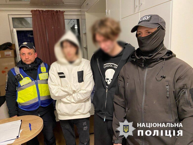 Підлітки слухали російську музику на столичному Подолі