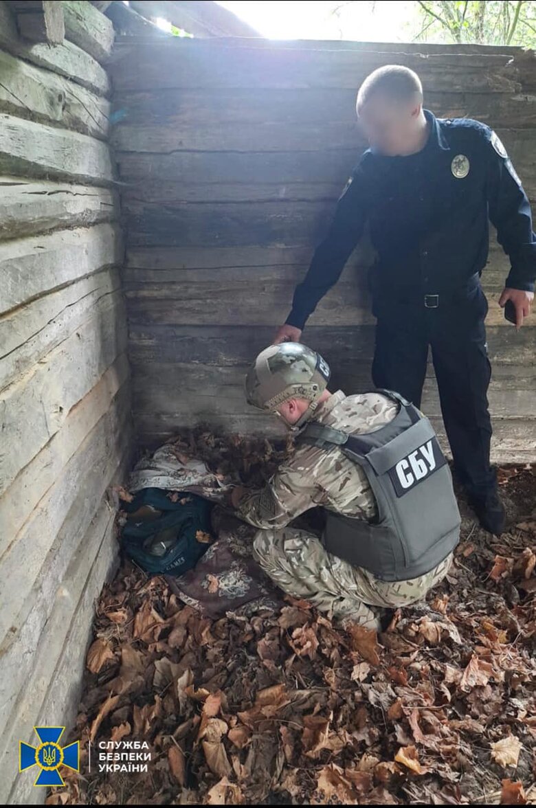 СБУ обнаружила тайник с боеприпасами в Ривненской области недалеко от границы с Беларусью 02 СБУ обнаружила тайник с боеприпасами в Ривненской области недалеко от границы с Беларусью 02