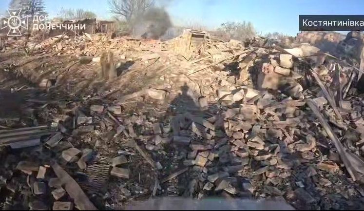 Rescuers remove bodies of two dead from rubble of house after airstrike on Kostiantynivka. VIDEO