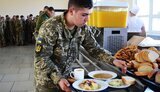 військові,харчування