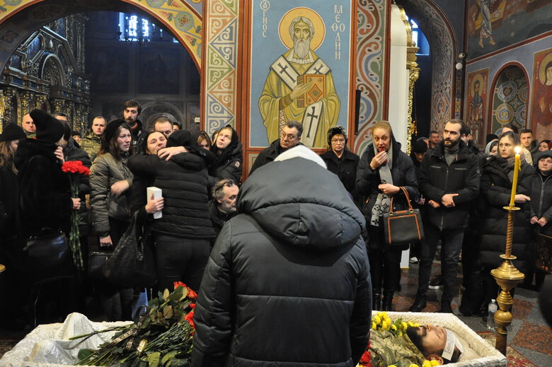 Зі столичним екскурсоводом та воїном Сергієм Мироновим, який загинув у бою з окупантами, попрощалися у Києві 34