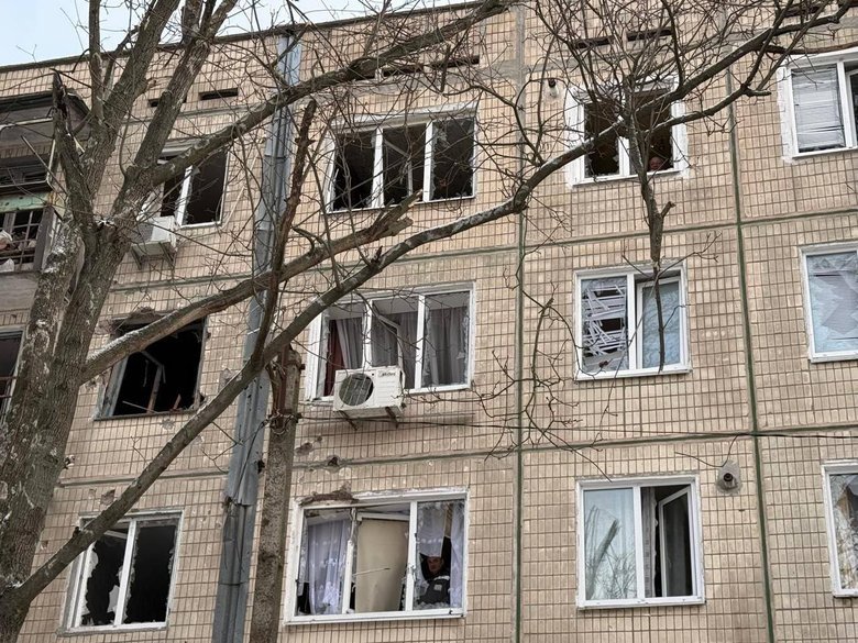 Обстріли Дніпропетровщини: пошкоджені лікарня, підприємства і житло