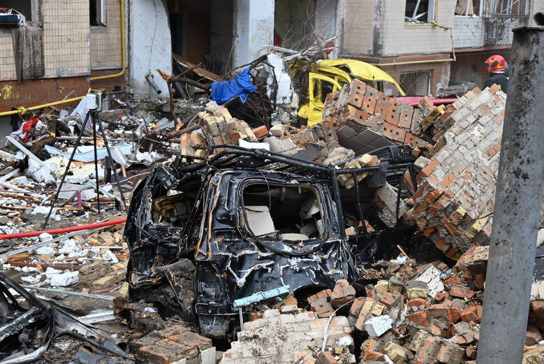 Consequences of Russian missile strike on house in Solomianskyi district of Kyiv 30