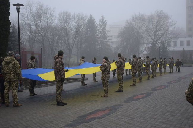 Бійці 44-ї окремої артбригади пройшли урочистим маршем Тернополем після повернення із зони ООС 09 Бійці 44-ї окремої артбригади пройшли урочистим маршем Тернополем після повернення із зони ООС 09