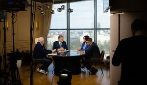 Ми купили 70 тис. захисних костюмів для лікарів, - Порошенко