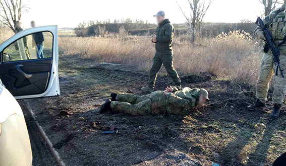 Двох співробітників поліції Вугледара затримано за систематичне хабарництво 02
