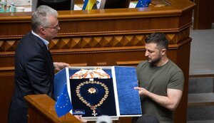 Науседа вручил Зеленскому высшую награду Литвы – Орден Витовта Великого. ФОТО
