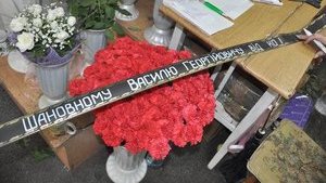 В Донецке не осталось праздничных букетов- все пустили на венки для Джарты. ФОТОрепортаж