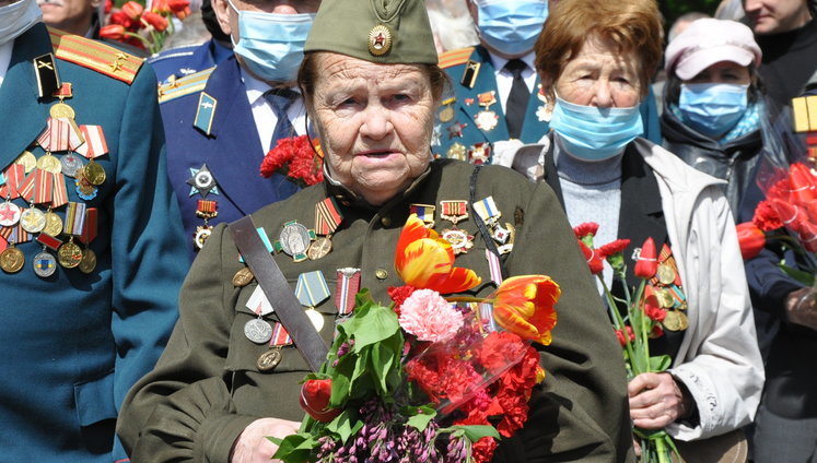 Рабінович на "Віллісі", Кива з портретом діда і "тєнь пабєди" від С14, - у Києві відзначили День перемоги над нацизмом. ФОТОрепортаж