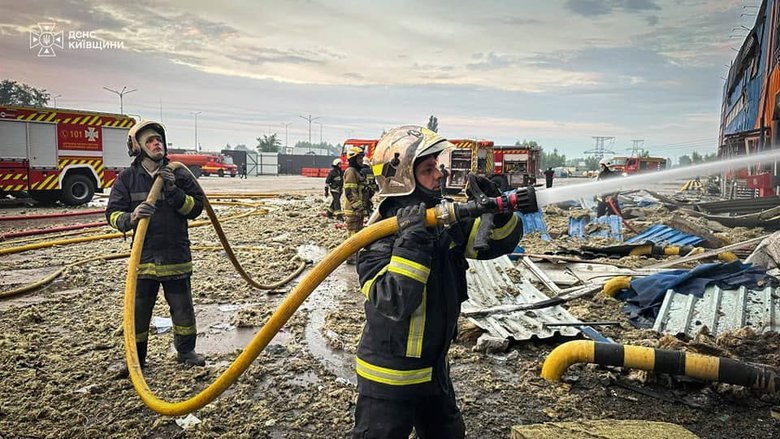 Удар по Київщині 5 серпня: ДСНС ліквідує наслідки