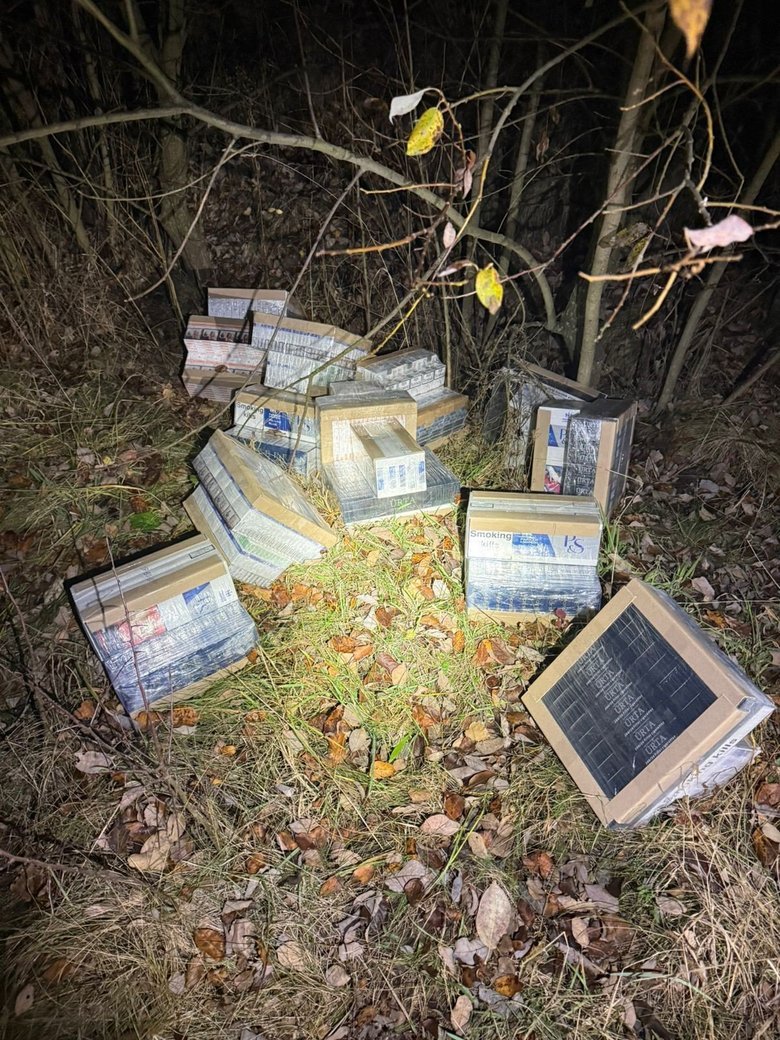 На Львівщині викрили батька і сина, які запускали дрони з контрабандними сигаретами до Польщі