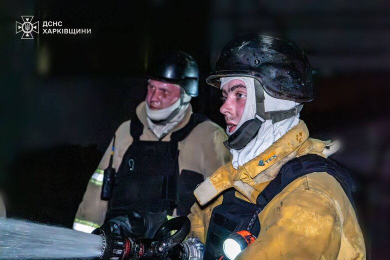 Рятувальники усувають наслідки атаки російських БпЛА на Харків