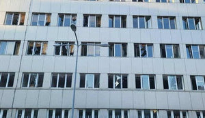 Російський обстріл пошкодив офіс Європейського інвестиційного банку у Києві. ФОТО