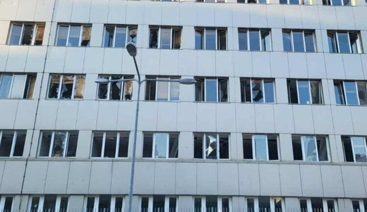 Російський обстріл пошкодив офіс Європейського інвестиційного банку у Києві. ФОТО