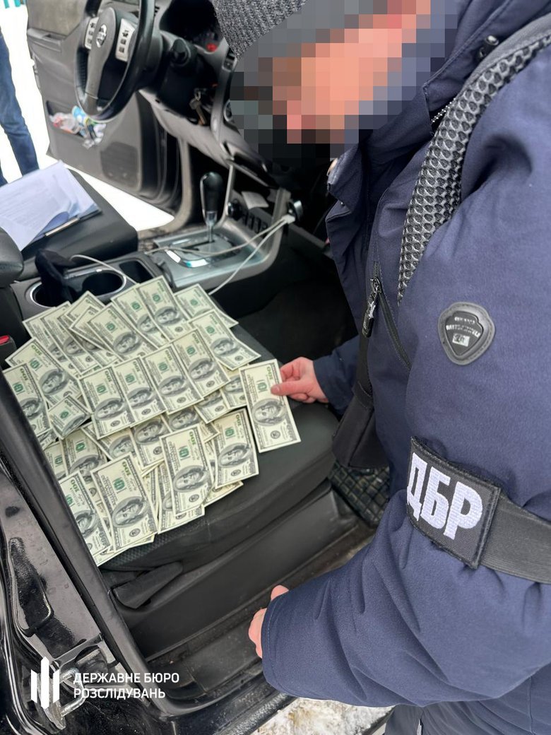 хабарник з навчального центру