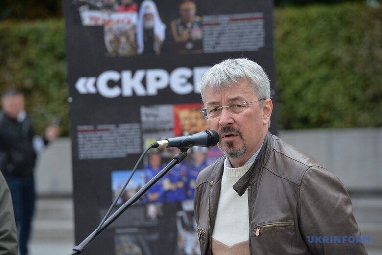 Уличную выставку Рашизм – это... открыли в Киеве 02