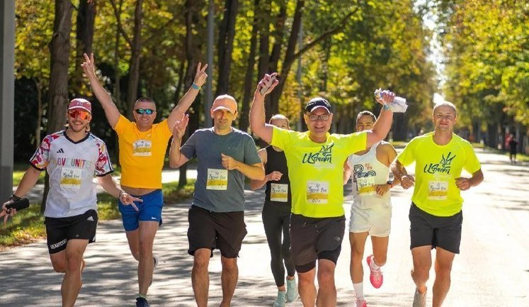 Біжимо за бригаду "Хартія": у Відні відбувся благодійний забіг Tryzub Run до Дня Незалежності