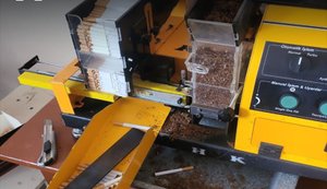 БЕБ знайшло нелегальне виробництво сигарет на Вінниччині: вилучено сотні мішків та коробок тютюну. ФОТОрепортаж